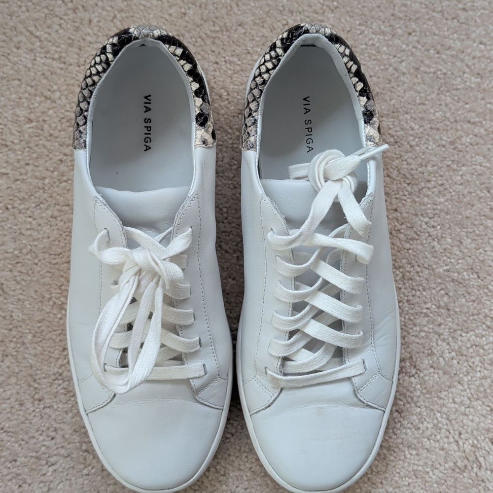 Women's VIA SPIGA sneakers, white with snake skin trim, Size 7.5M in EUC